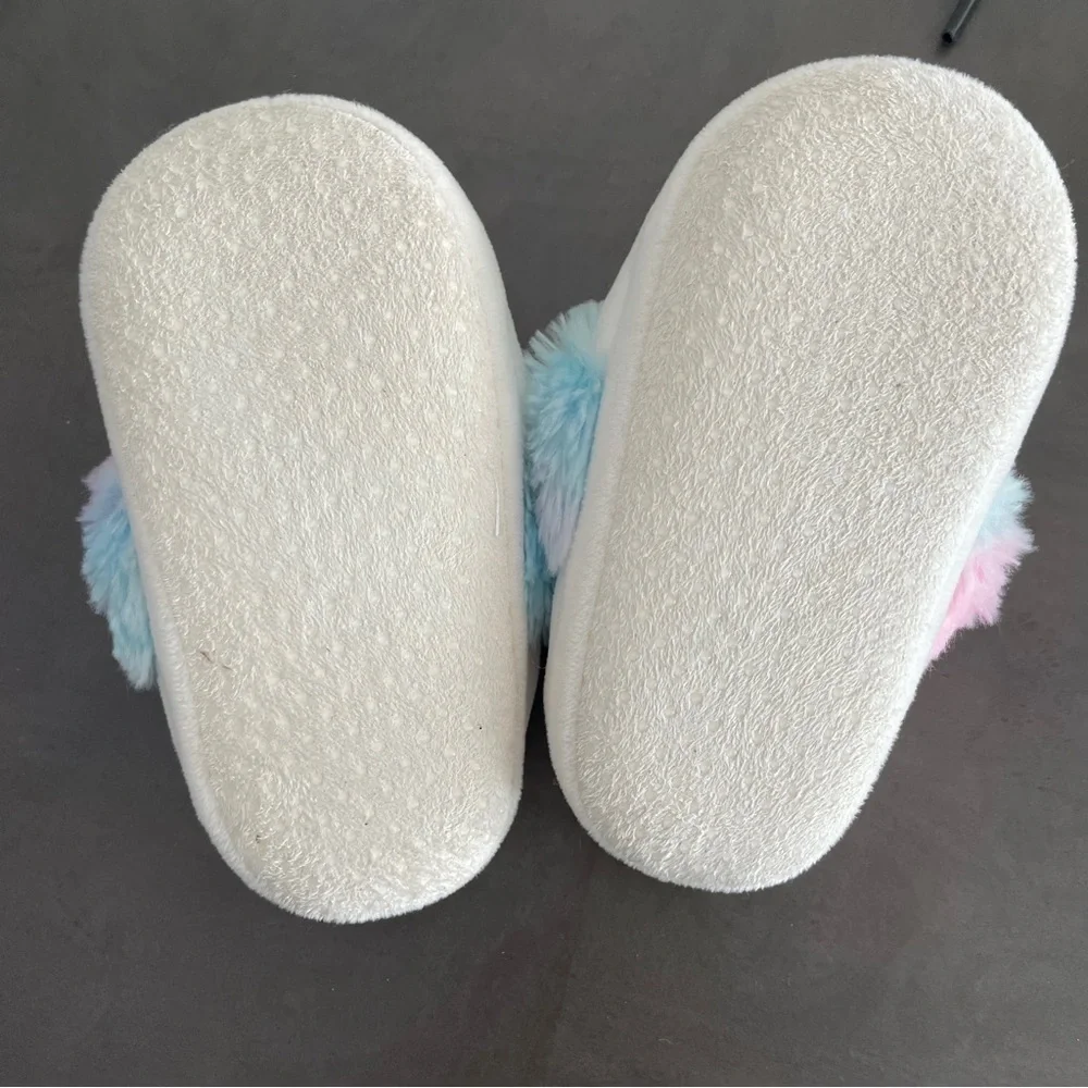 Unicorn Girls Slippers Size 1-2